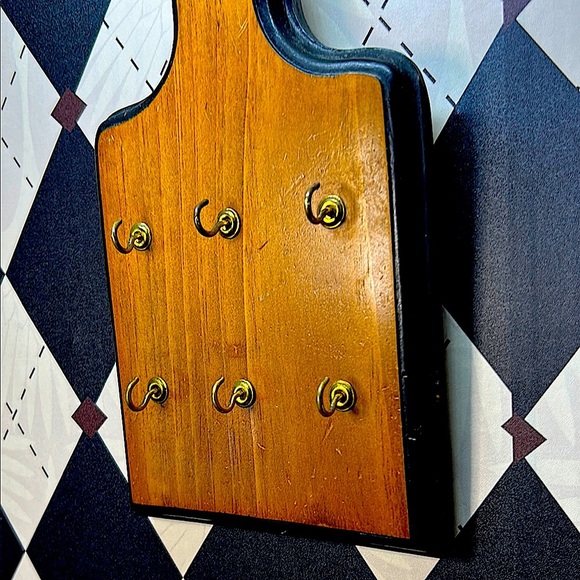 Vintage Elegant Wooden Wall-Mounted Key Holder | Gold-Tone Hooks | Classic Charm - Picture 7 of 10